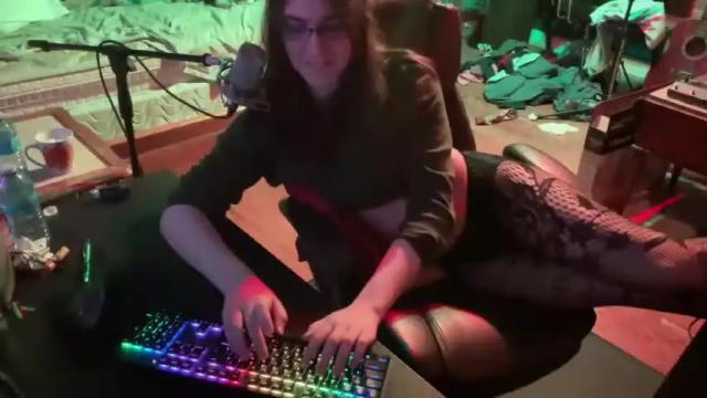 Image 2 of agirlandhercat Stream on Chaturbate on 17 months ago