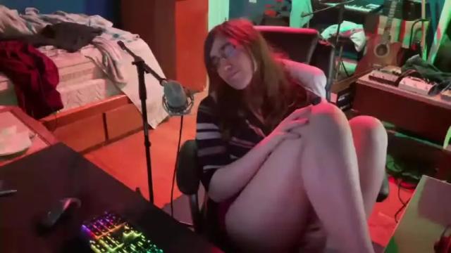 Image 3 of agirlandhercat Stream on Chaturbate on 17 months ago