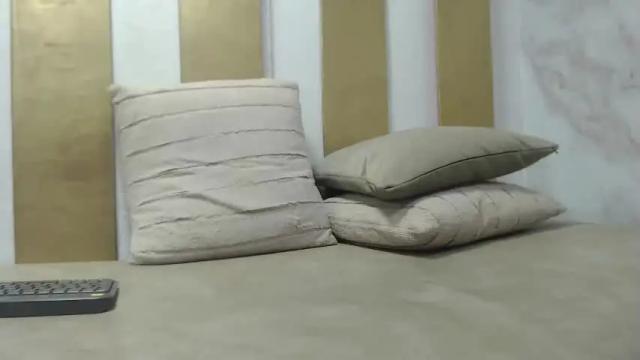 Image 3 of agnes_gil Stream on Chaturbate on 15 months ago