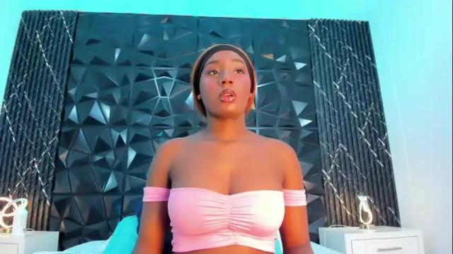 Image 3 of agnesbailey Stream on Chaturbate on 13 days ago