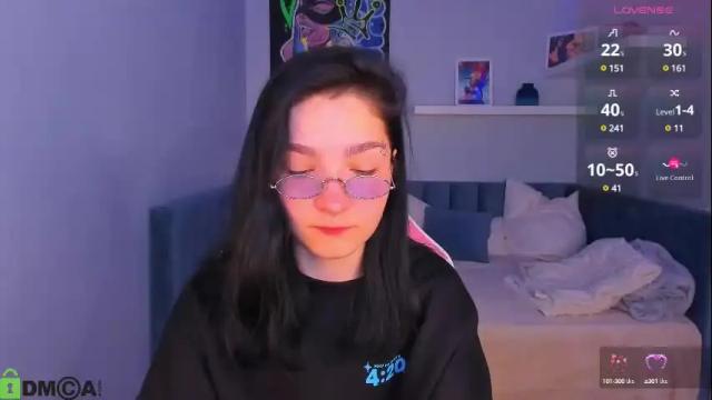 Image 3 of ahgel_love Stream on Chaturbate on 3 months ago