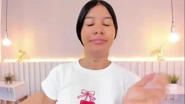 Image 2 of aida_moreno Stream on Chaturbate on 16 days ago