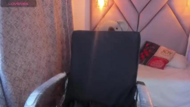 Image 3 of ainasc Stream on Chaturbate on 15 months ago