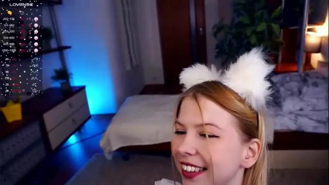 Image 8 of ainsleyellick Stream on Chaturbate on 25 days ago