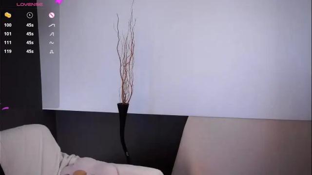 Image 12 of aislyfarran Stream on Chaturbate on 20 days ago