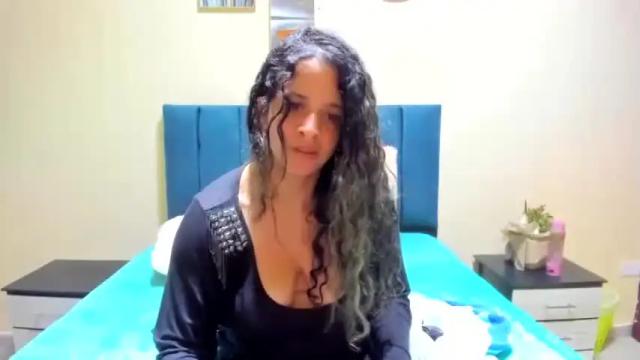 Image 2 of aitana_bigtits Stream on Chaturbate on 18 months ago