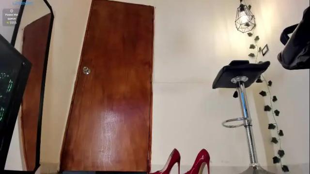 Image 4 of aitana_purple Stream on Chaturbate on 1 month ago