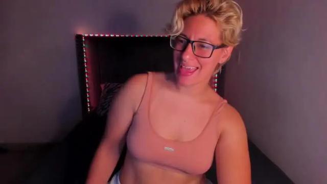 Image 3 of akiravanegas Stream on Chaturbate on 16 months ago