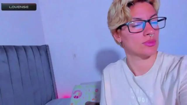Image 7 of akiravanegas Stream on Chaturbate on 14 months ago