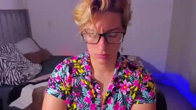Image 2 of akiravanegas Stream on Chaturbate on 14 months ago