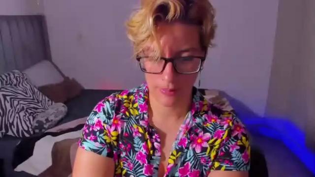 Image 7 of akiravanegas Stream on Chaturbate on 14 months ago