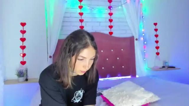Image 3 of alahia_aron_ Stream on Chaturbate on 20 months ago