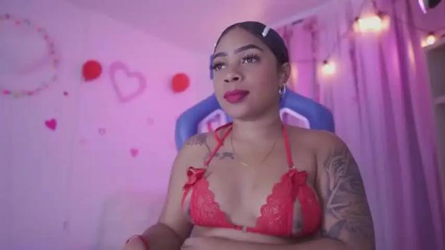 Image 4 of alahia_demver Stream on Chaturbate on 17 months ago
