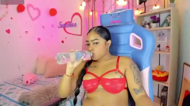 Image 7 of alahia_demver Stream on Chaturbate on 17 months ago