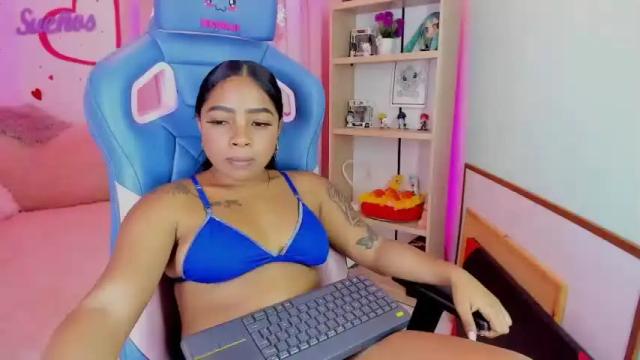 Image 3 of alahia_demver Stream on Chaturbate on 15 months ago