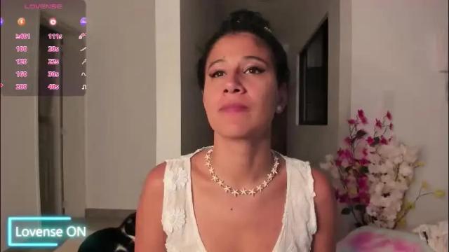 Image 3 of alaiaferrer Stream on Chaturbate on 2 months ago