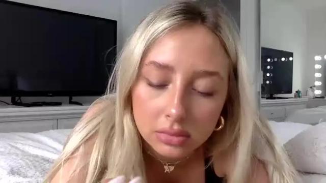 Image 6 of alaiaxox Stream on Chaturbate on 14 months ago
