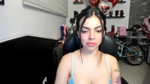 Image 4 of alana_fox18 Stream on Chaturbate on 15 months ago