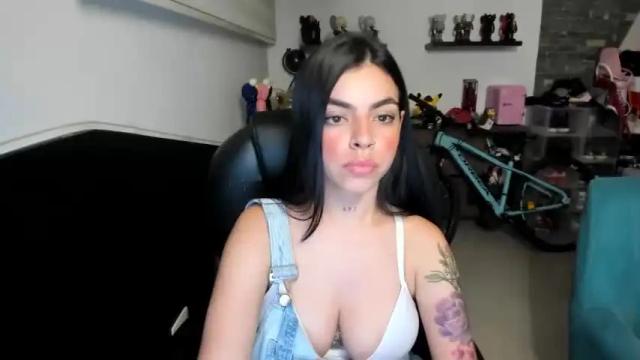 Image 11 of alana_fox18 Stream on Chaturbate on 20 months ago