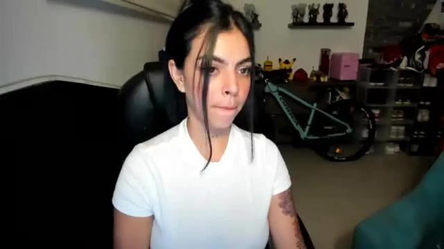 Image 6 of alana_fox18 Stream on Chaturbate on 14 months ago