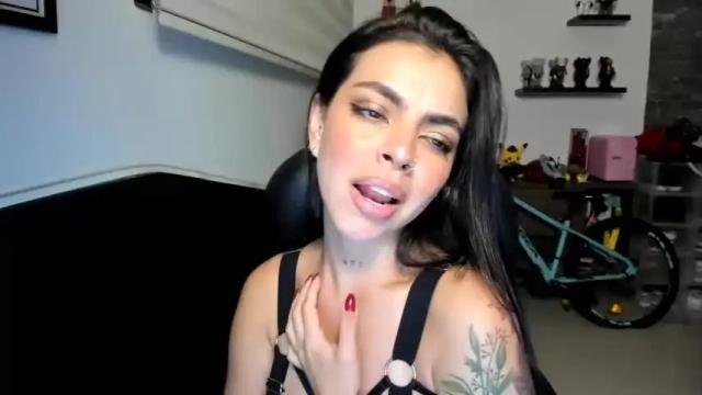 Image 10 of alana_fox18 Stream on Chaturbate on 14 months ago
