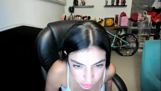 Image 10 of alana_fox18 Stream on Chaturbate on 14 months ago