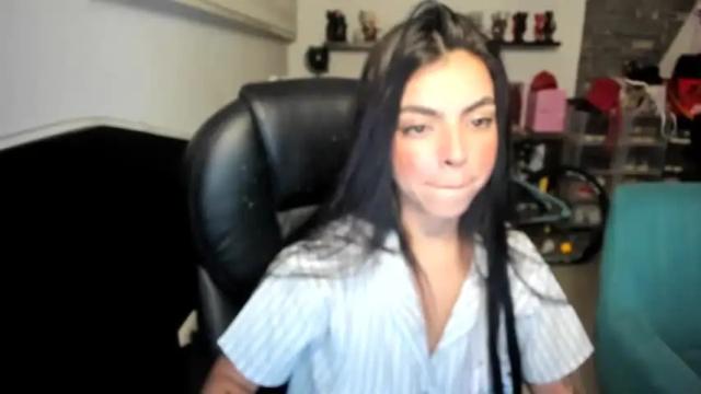Image 4 of alana_fox18 Stream on Chaturbate on 13 months ago