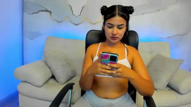 Image 2 of alannahcolins Stream on Chaturbate on 20 months ago