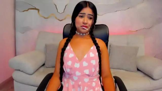 Image 3 of alannahcolins Stream on Chaturbate on 19 months ago