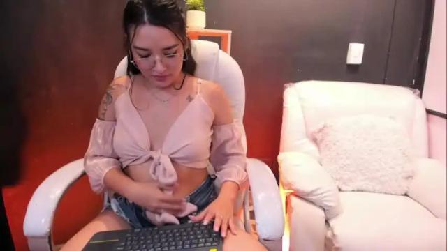 Image 3 of alannahill Stream on Chaturbate on 19 months ago