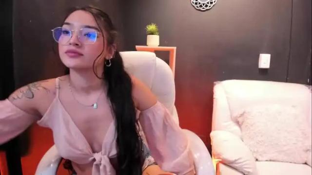 Image 8 of alannahill Stream on Chaturbate on 19 months ago