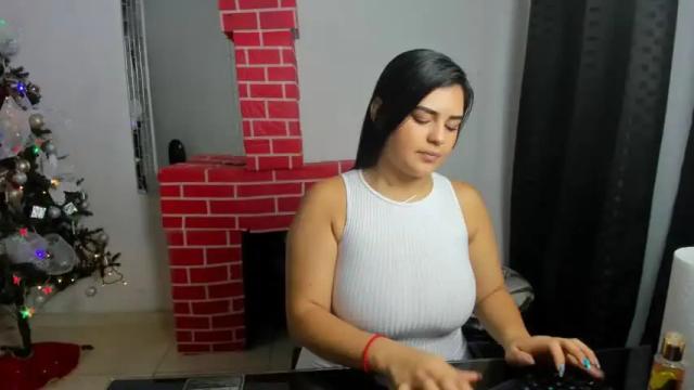 Image 6 of alayasmile Stream on Chaturbate on 16 months ago
