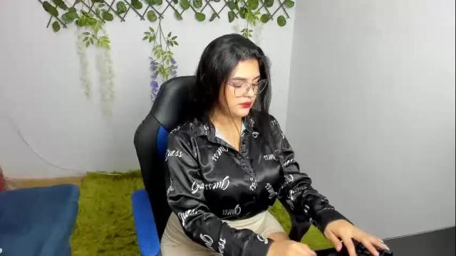 Image 2 of alayasmile Stream on Chaturbate on 2 months ago