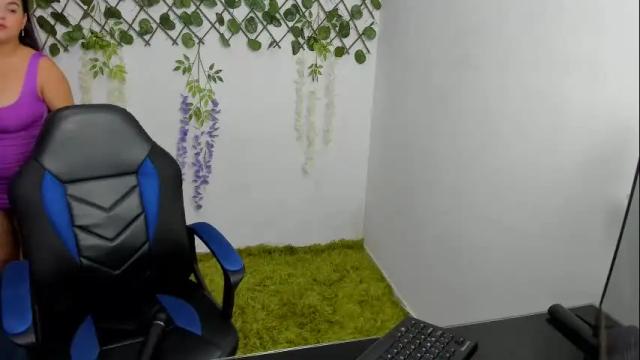 Image 4 of alayasmile Stream on Chaturbate on 2 months ago