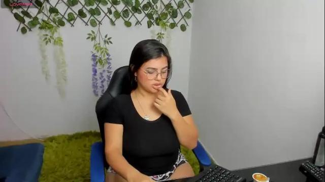 Image 6 of alayasmile Stream on Chaturbate on 1 month ago