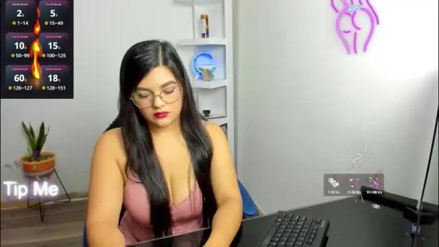 Image 4 of alayasmile Stream on Chaturbate on 2 months ago