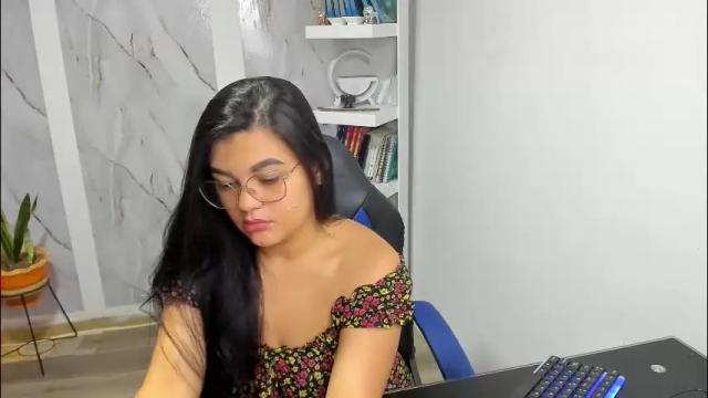 Image 4 of alayasmile Stream on Chaturbate on 1 month ago