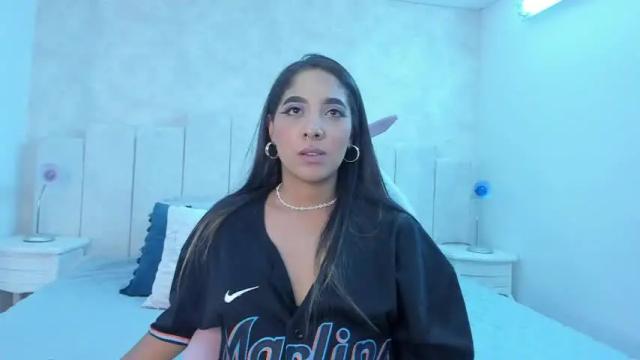 Image 11 of ale__storm Stream on Chaturbate on 17 months ago