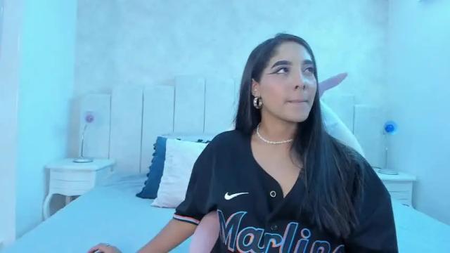 Image 12 of ale__storm Stream on Chaturbate on 17 months ago