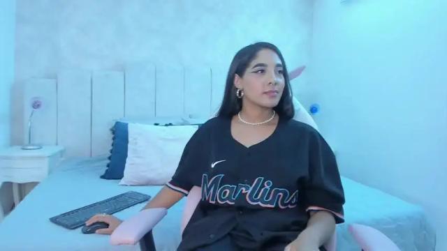 Image 2 of ale__storm Stream on Chaturbate on 17 months ago