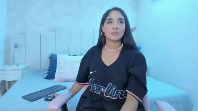 Image 3 of ale__storm Stream on Chaturbate on 17 months ago