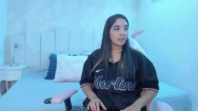 Image 7 of ale__storm Stream on Chaturbate on 17 months ago