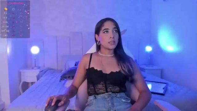 Image 4 of ale__storm Stream on Chaturbate on 17 months ago