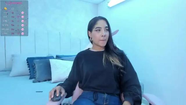 Image 10 of ale__storm Stream on Chaturbate on 17 months ago