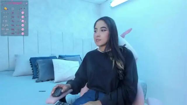 Image 11 of ale__storm Stream on Chaturbate on 17 months ago