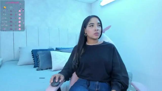 Image 12 of ale__storm Stream on Chaturbate on 17 months ago