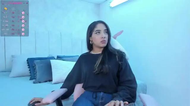 Image 4 of ale__storm Stream on Chaturbate on 17 months ago