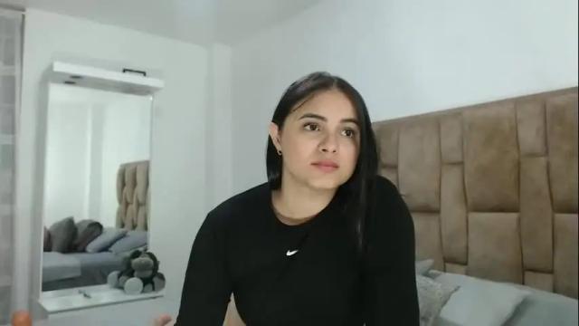 Image 2 of aleejhandra Stream on Chaturbate on 4 months ago