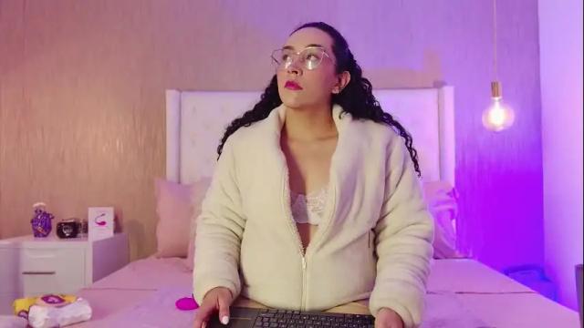 Image 2 of alehia_parker Stream on Chaturbate on 1 month ago