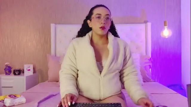 Image 4 of alehia_parker Stream on Chaturbate on 1 month ago